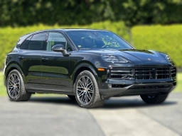 Porsche Cayenne Base AWD 2026