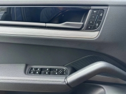 Porsche Cayenne Base AWD 2026