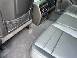 Porsche Cayenne Base AWD 2026