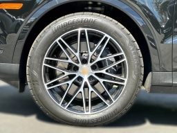 Porsche Cayenne Base AWD 2026