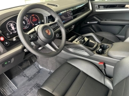 Porsche Cayenne Base AWD 2026