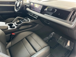 Porsche Cayenne Base AWD 2026