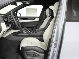 Porsche Cayenne Base AWD 2026