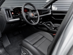 Porsche Cayenne Base AWD 2025