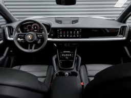 Porsche Cayenne Base AWD 2025