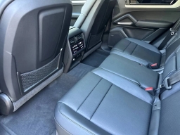 Porsche Cayenne Base AWD 2026