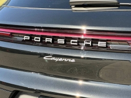 Porsche Cayenne Base AWD 2026
