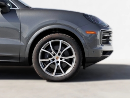 Porsche Cayenne Base AWD 2025