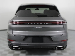 Porsche Cayenne Base AWD 2026