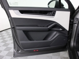 Porsche Cayenne Base AWD 2026