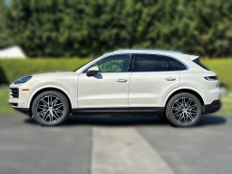 Porsche Cayenne Base AWD 2026