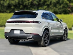 Porsche Cayenne Base AWD 2026