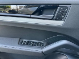 Porsche Cayenne Base AWD 2026