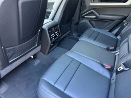 Porsche Cayenne Base AWD 2026