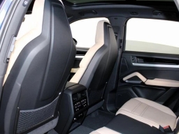 Porsche Cayenne Base AWD 2026