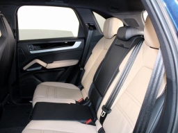 Porsche Cayenne Base AWD 2026