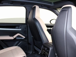 Porsche Cayenne Base AWD 2026