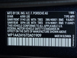 Porsche Cayenne Base AWD 2026