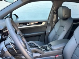 Porsche Cayenne Base AWD 2026