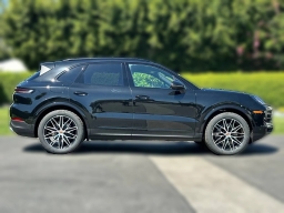 Porsche Cayenne Base AWD 2026