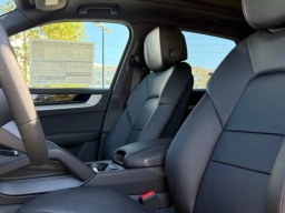 Porsche Cayenne Base AWD 2026