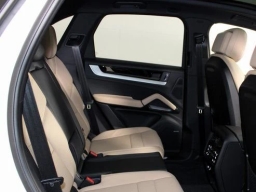 Porsche Cayenne Base AWD 2026