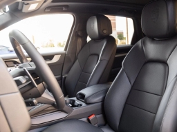 Porsche Cayenne Base AWD 2026