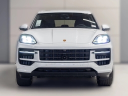 Porsche Cayenne Base AWD 2026