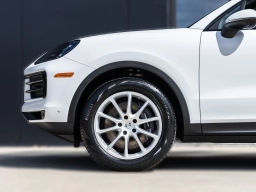 Porsche Cayenne Base AWD 2026