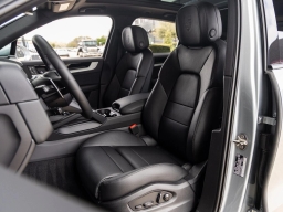 Porsche Cayenne Base AWD 2026