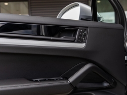 Porsche Cayenne Base AWD 2026