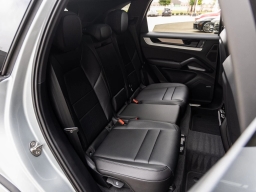 Porsche Cayenne Base AWD 2026