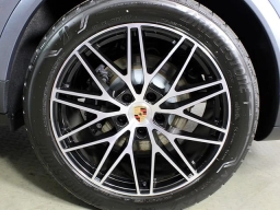 Porsche Cayenne Base AWD 2026