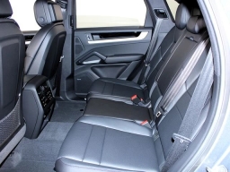 Porsche Cayenne Base AWD 2026