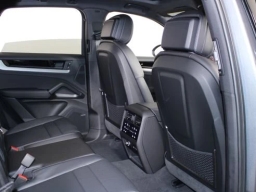 Porsche Cayenne Base AWD 2026