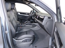 Porsche Cayenne Base AWD 2026