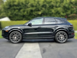 Porsche Cayenne Base AWD 2026