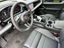 Porsche Cayenne Base AWD 2026