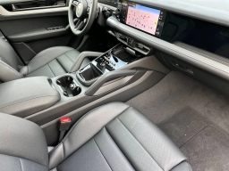 Porsche Cayenne Base AWD 2026