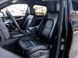 Porsche Cayenne Base AWD 2026