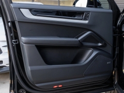 Porsche Cayenne Base AWD 2026