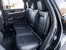 Porsche Cayenne Base AWD 2026