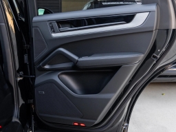 Porsche Cayenne Base AWD 2026