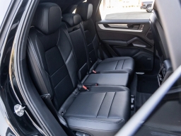 Porsche Cayenne Base AWD 2026