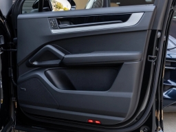 Porsche Cayenne Base AWD 2026