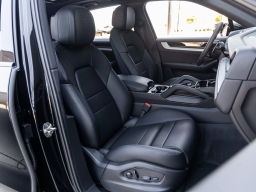 Porsche Cayenne Base AWD 2026