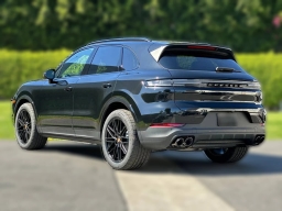 Porsche Cayenne Base AWD 2026