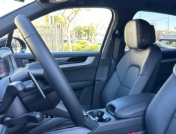 Porsche Cayenne Base AWD 2026