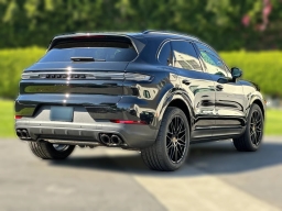 Porsche Cayenne Base AWD 2026