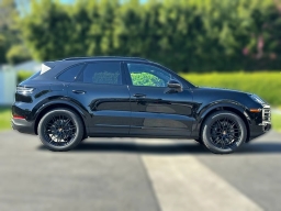 Porsche Cayenne Base AWD 2026